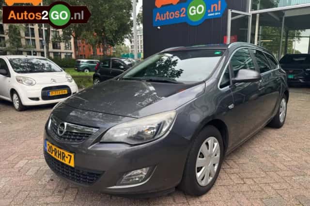 Opel Astra (2011) thumbnail 1