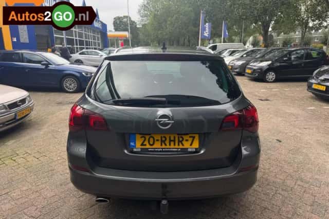 Opel Astra (2011) thumbnail 3