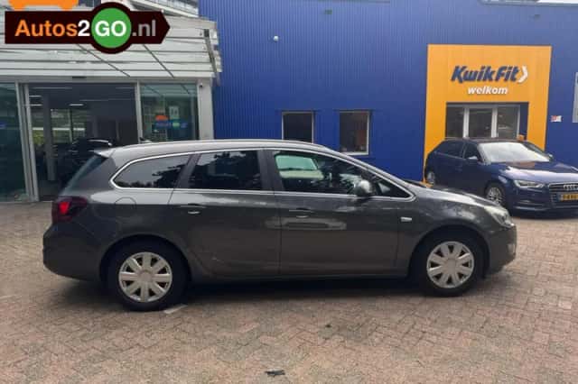Opel Astra (2011) thumbnail 4