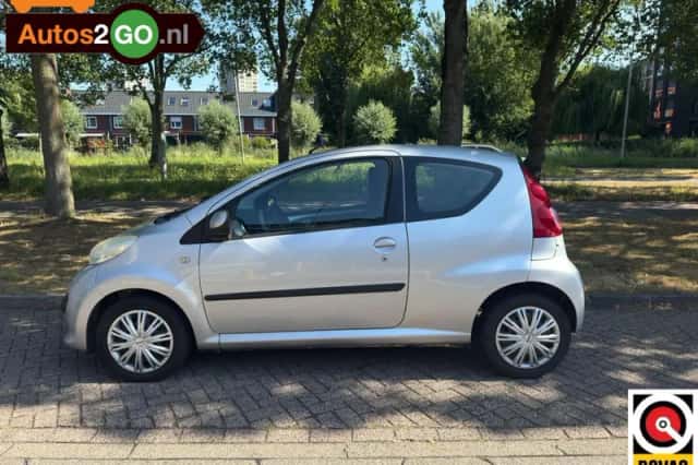 Peugeot 107 (2006) thumbnail 2