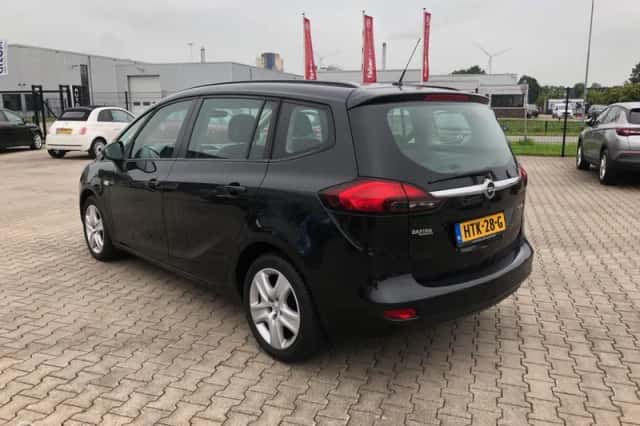 Opel Zafira (2012) thumbnail 4