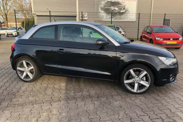 Audi A1 (2010) thumbnail 4
