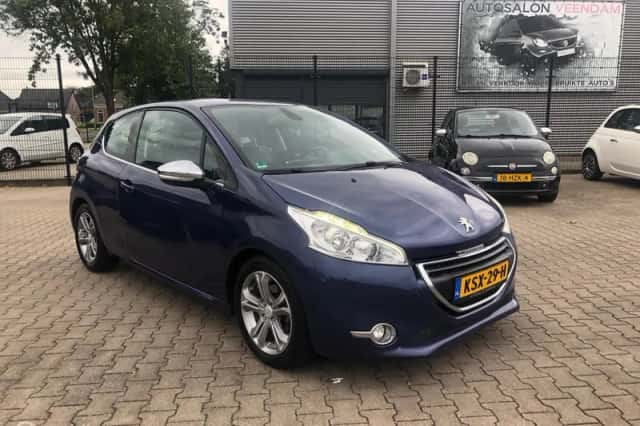 Peugeot 208 (2012) thumbnail 2