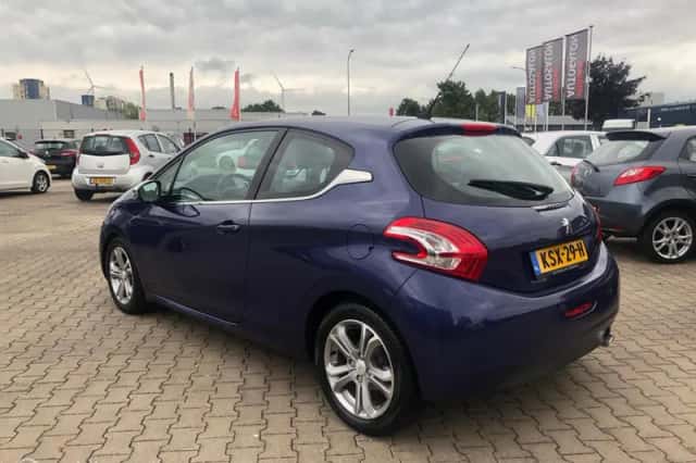 Peugeot 208 (2012) thumbnail 4