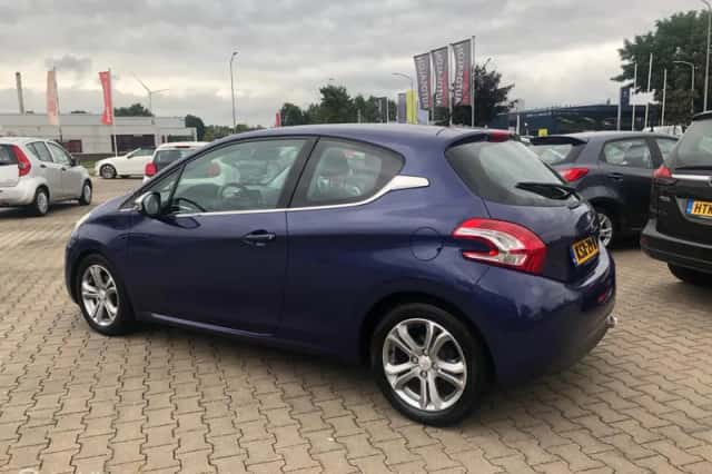 Peugeot 208 (2012) thumbnail 5