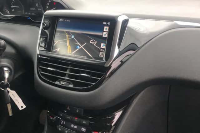Peugeot 208 (2012) thumbnail 6