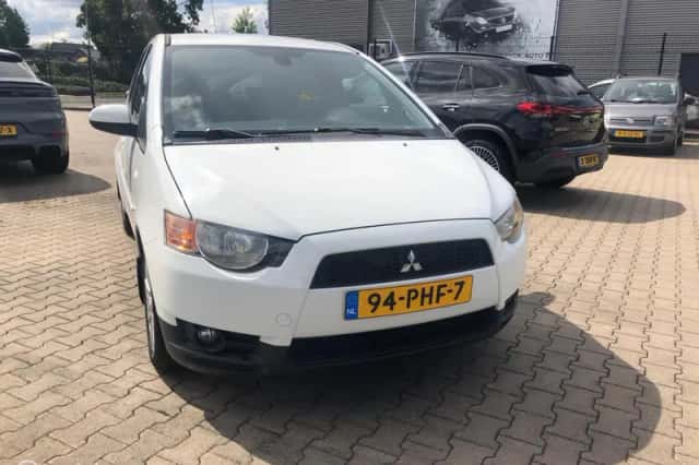 Mitsubishi Colt (2011) thumbnail 3