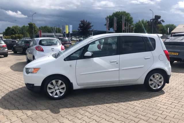 Mitsubishi Colt (2011) thumbnail 4