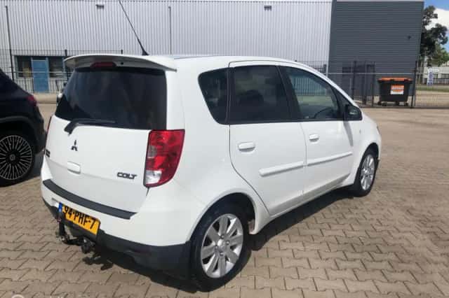 Mitsubishi Colt (2011) thumbnail 5