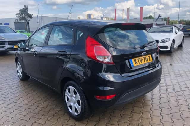 Ford Fiesta (2015) thumbnail 4