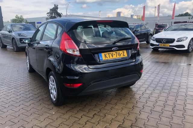Ford Fiesta (2015) thumbnail 5