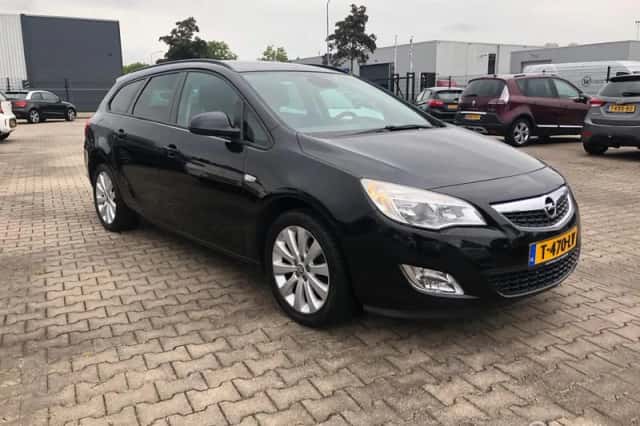 Opel Astra (2011) thumbnail 1