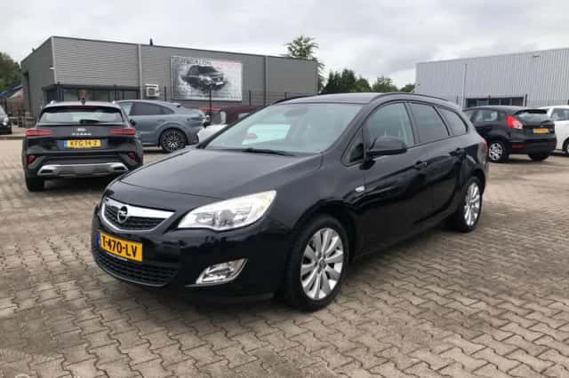 Opel Astra (2011) thumbnail 2