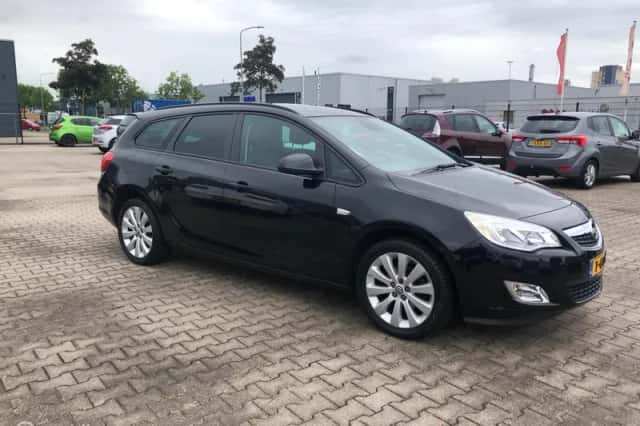 Opel Astra (2011) thumbnail 3