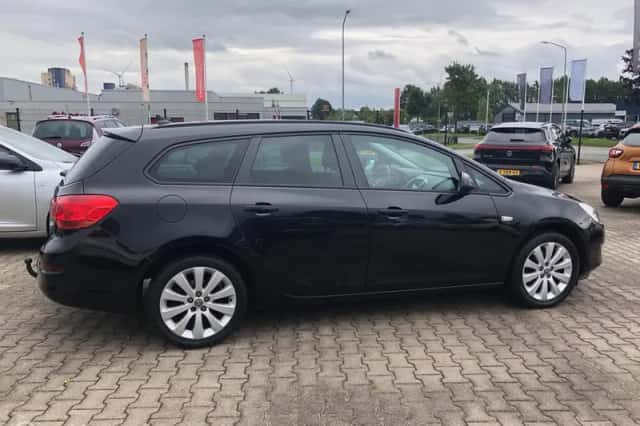 Opel Astra (2011) thumbnail 5
