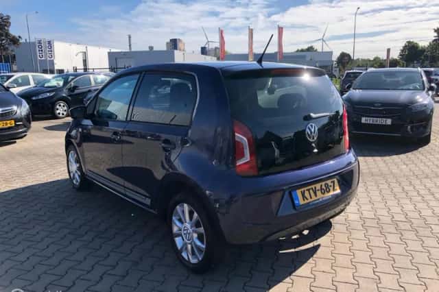 Volkswagen Up! (2016) thumbnail 5