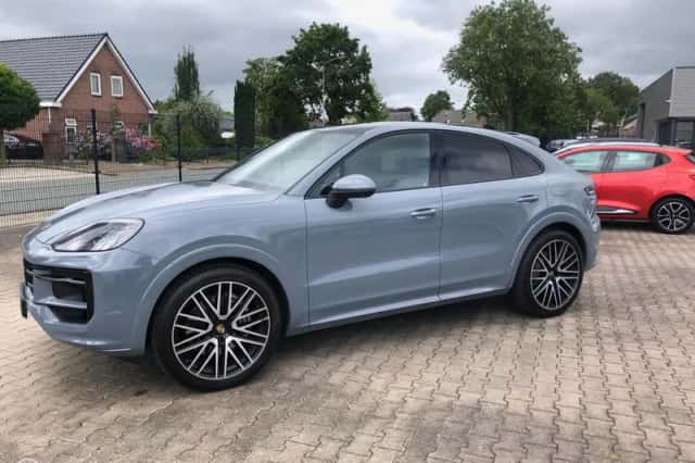 Porsche Cayenne Coupé (2024) thumbnail 2