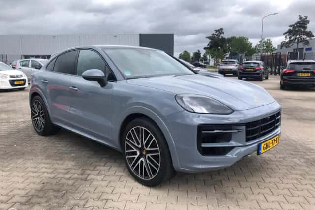 Porsche Cayenne Coupé (2024) thumbnail 3