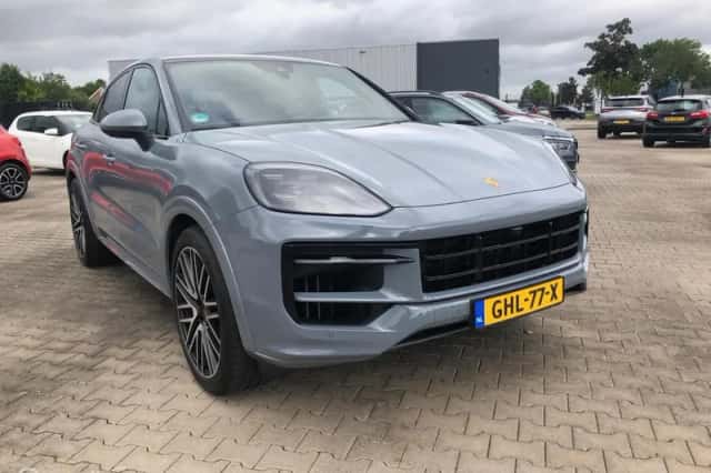 Porsche Cayenne Coupé (2024) thumbnail 4