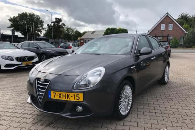 Alfa Romeo Giulietta (2014) thumbnail 1