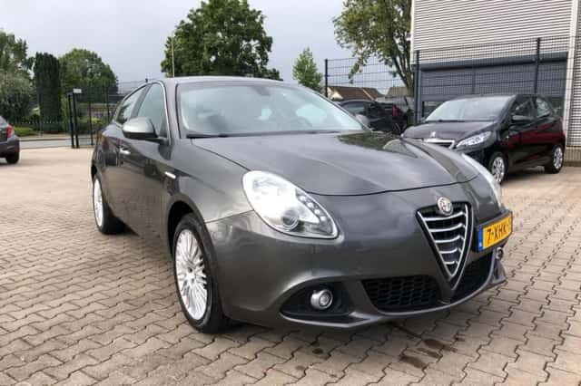 Alfa Romeo Giulietta (2014) thumbnail 2