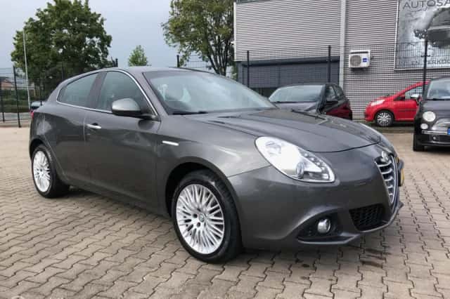 Alfa Romeo Giulietta (2014) thumbnail 3