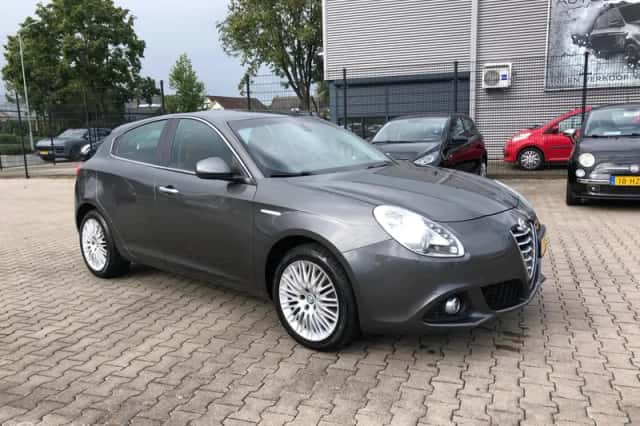 Alfa Romeo Giulietta (2014) thumbnail 4
