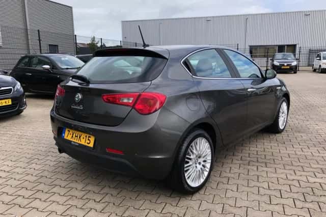 Alfa Romeo Giulietta (2014) thumbnail 5