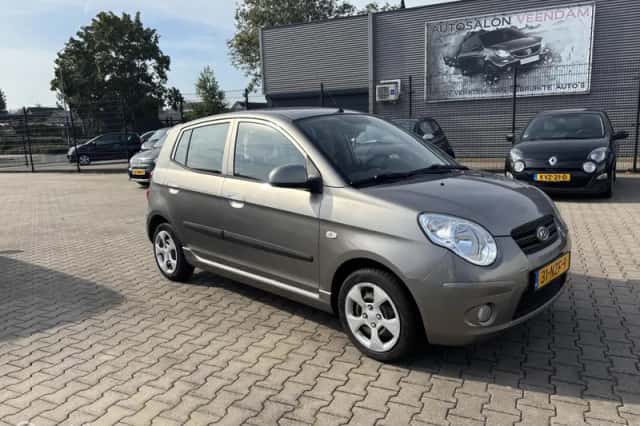 Kia Picanto (2011) thumbnail 3