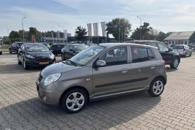 Kia Picanto (2011) thumbnail 4