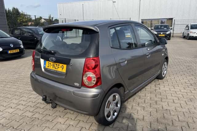 Kia Picanto (2011) thumbnail 5