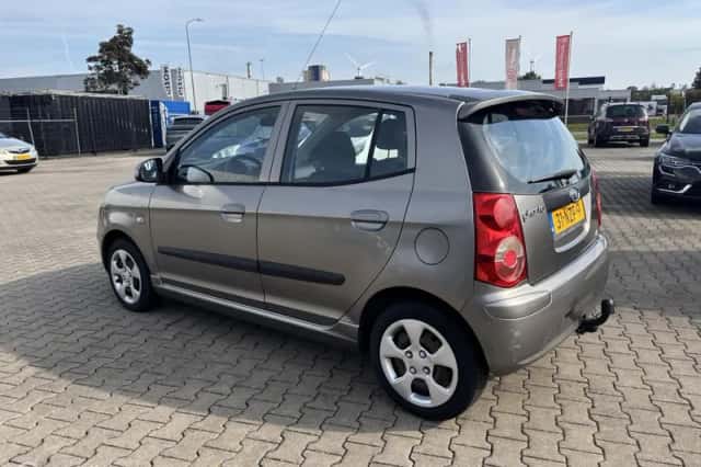 Kia Picanto (2011) thumbnail 6
