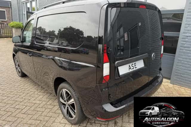 Volkswagen Caddy (2022) thumbnail 3