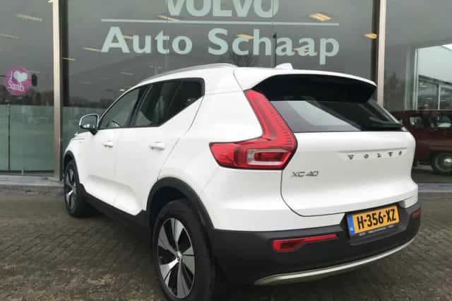 Volvo XC40 (2020) thumbnail 3