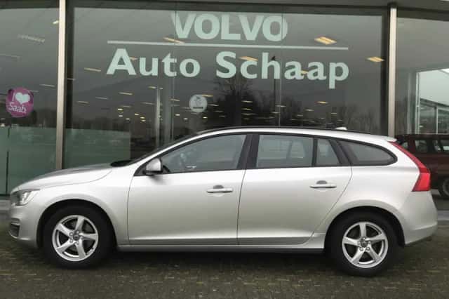 Volvo V60 (2016) thumbnail 2