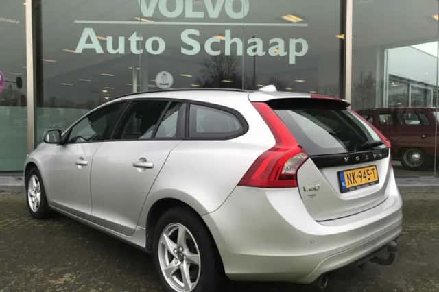 Volvo V60 (2016) thumbnail 3