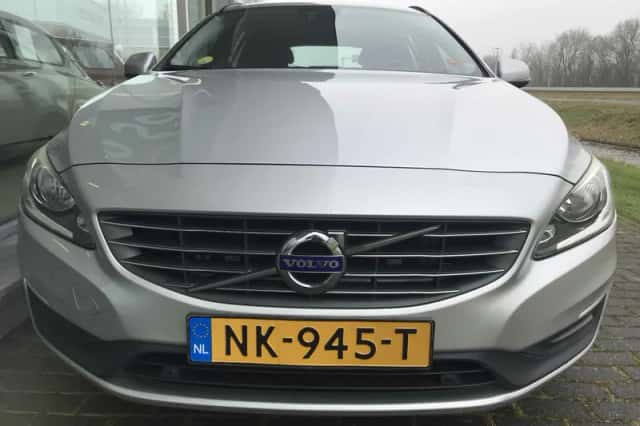 Volvo V60 (2016) thumbnail 4