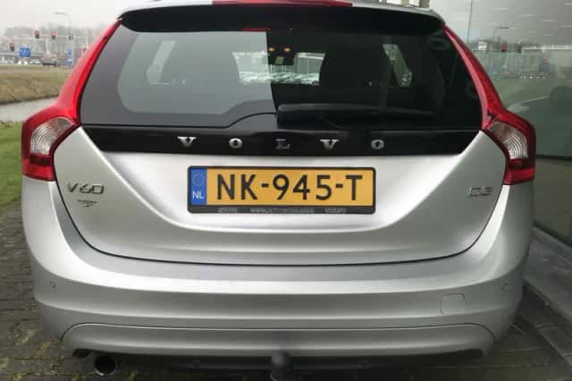 Volvo V60 (2016) thumbnail 5