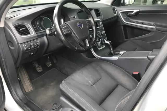 Volvo V60 (2016) thumbnail 6