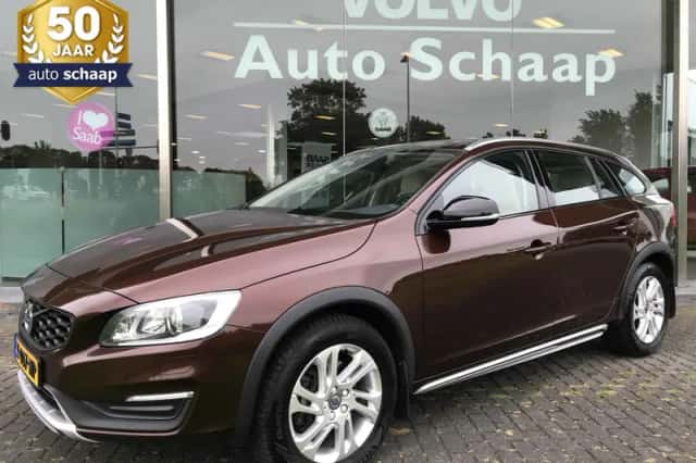 Volvo V60 Cross Country (2016) thumbnail 1