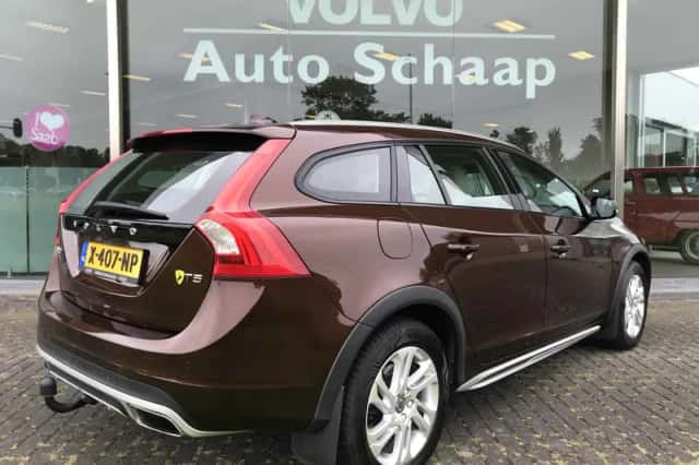 Volvo V60 Cross Country (2016) thumbnail 5