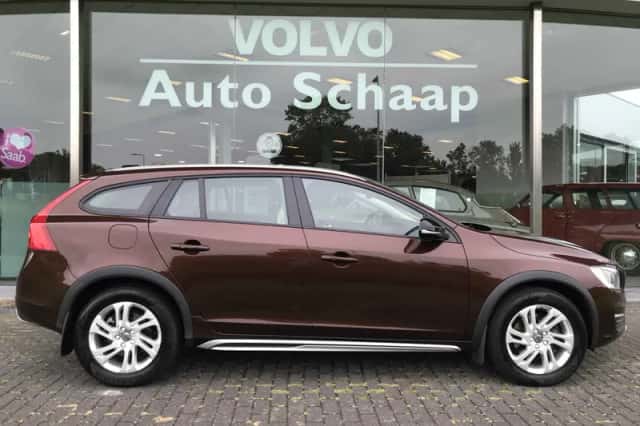 Volvo V60 Cross Country (2016) thumbnail 6