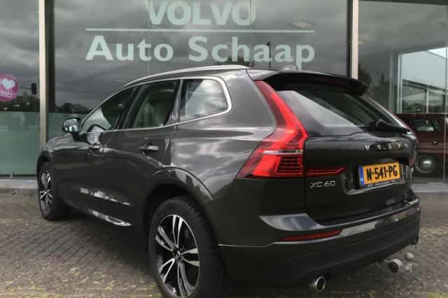 Volvo XC60 (2021) thumbnail 3
