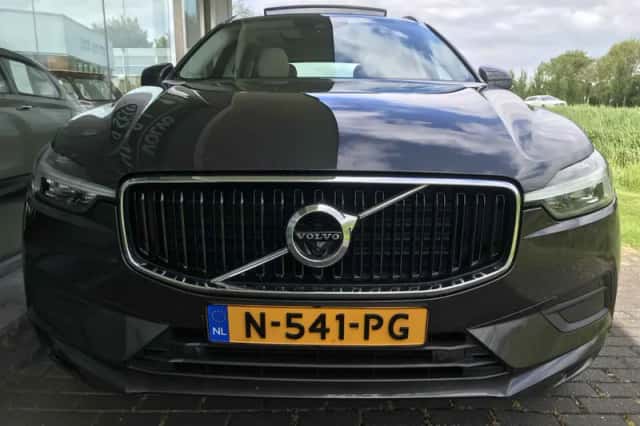 Volvo XC60 (2021) thumbnail 4