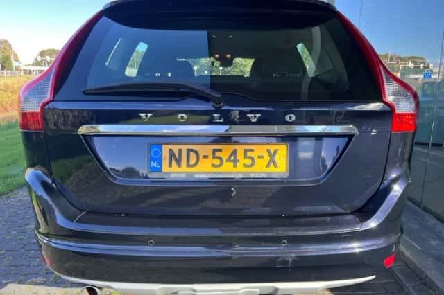 Volvo XC60 (2016) thumbnail 4