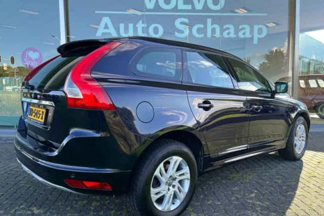 Volvo XC60 (2016) thumbnail 5