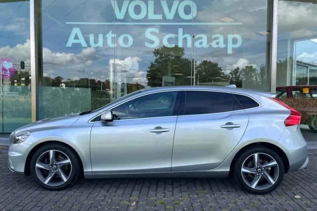 Volvo V40 (2014) thumbnail 2