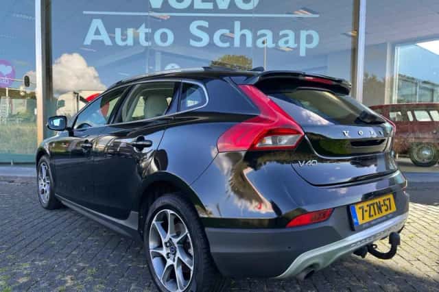 Volvo V40 Cross Country (2015) thumbnail 3
