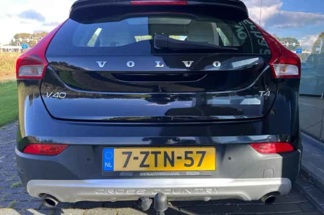 Volvo V40 Cross Country (2015) thumbnail 4