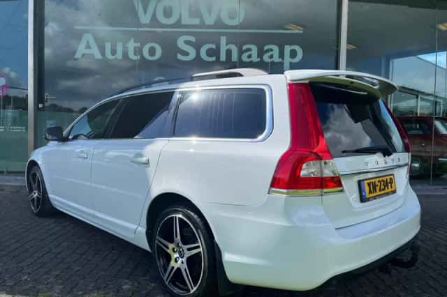 Volvo V70 (2015) thumbnail 3